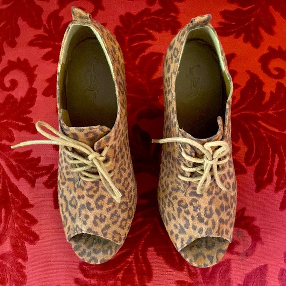 Leopard Wedge Boots (size 6) - Picture 3 of 5